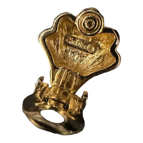 Christian Dior Vintage Enamel Goldtone Palm Shell Clip on Earrings - Picture 7 of 11